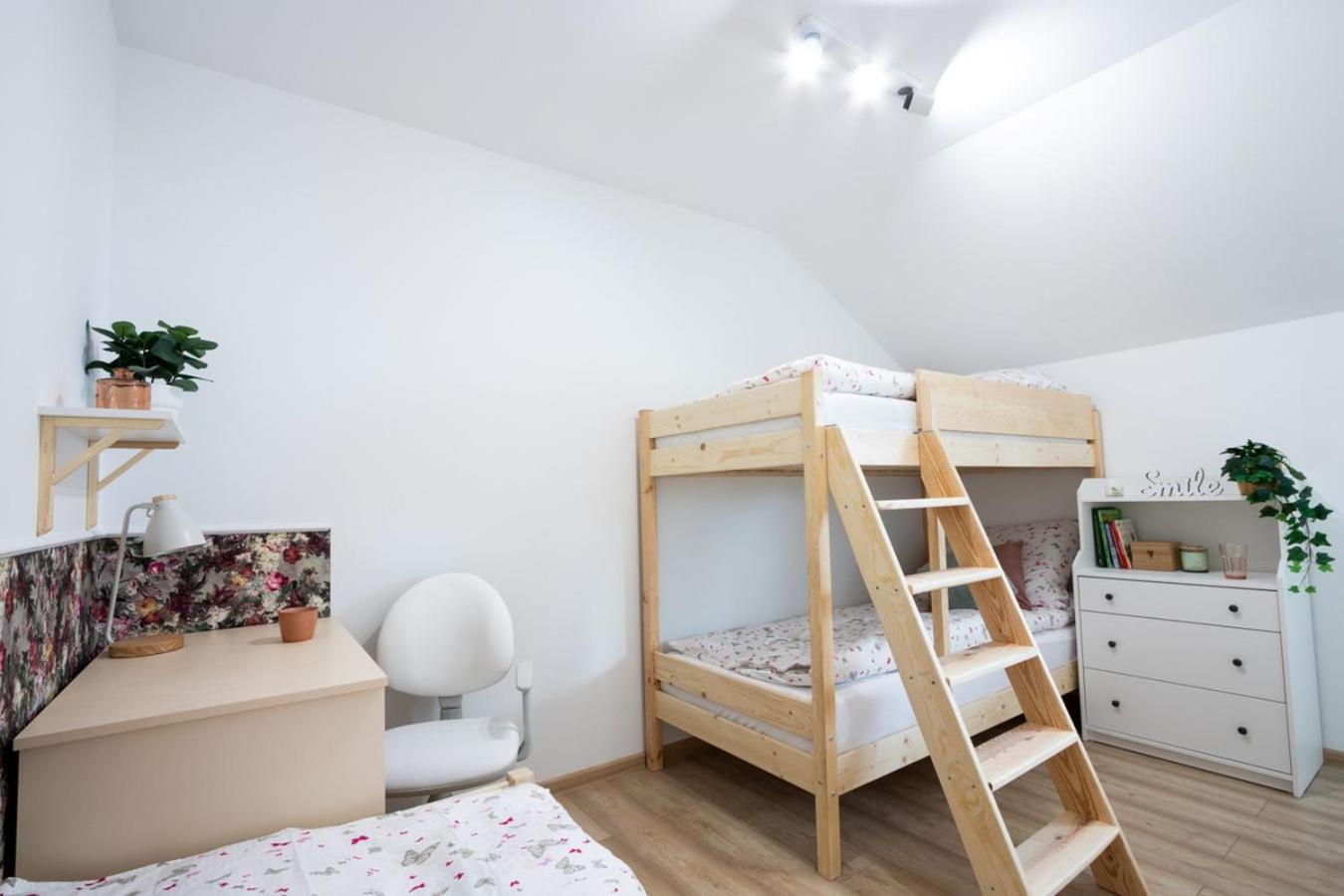 Apartamenty Gorki Male Tuszyn Eksteriør billede