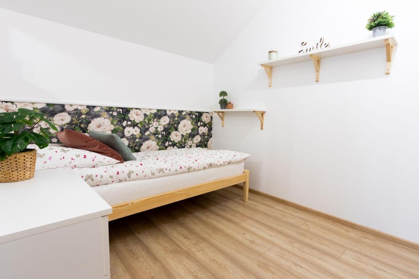 Apartamenty Gorki Male Tuszyn Eksteriør billede